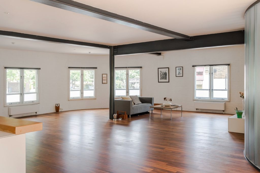 Property photo 1 of 28
