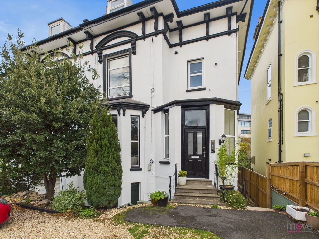 Property photo 2 of 23