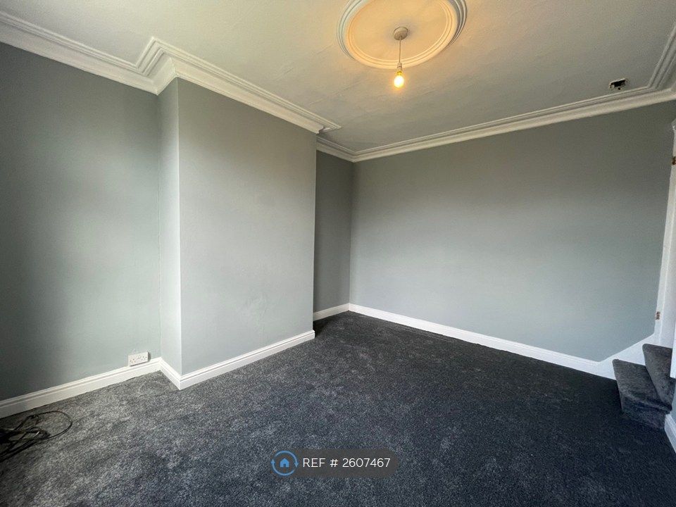 Property photo 3 of 7 Lounge