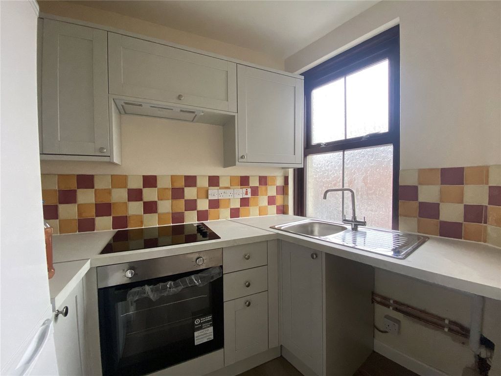 Property photo 2 of 8 Picture No. 11