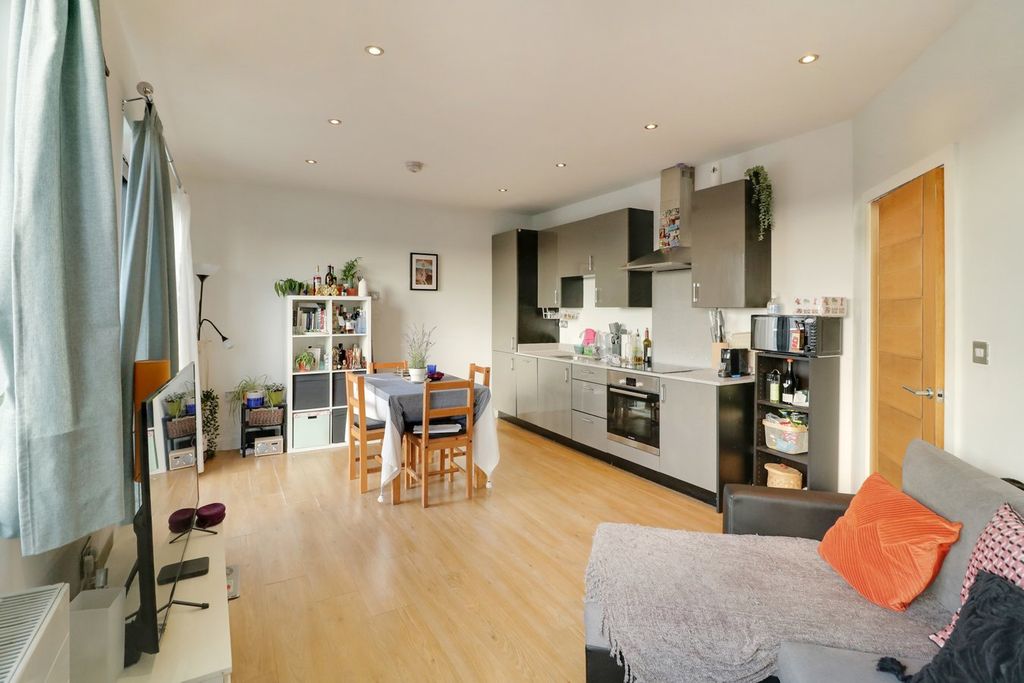 Property photo 3 of 6