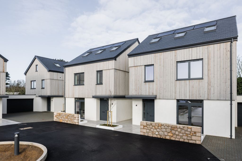 Property photo 3 of 20