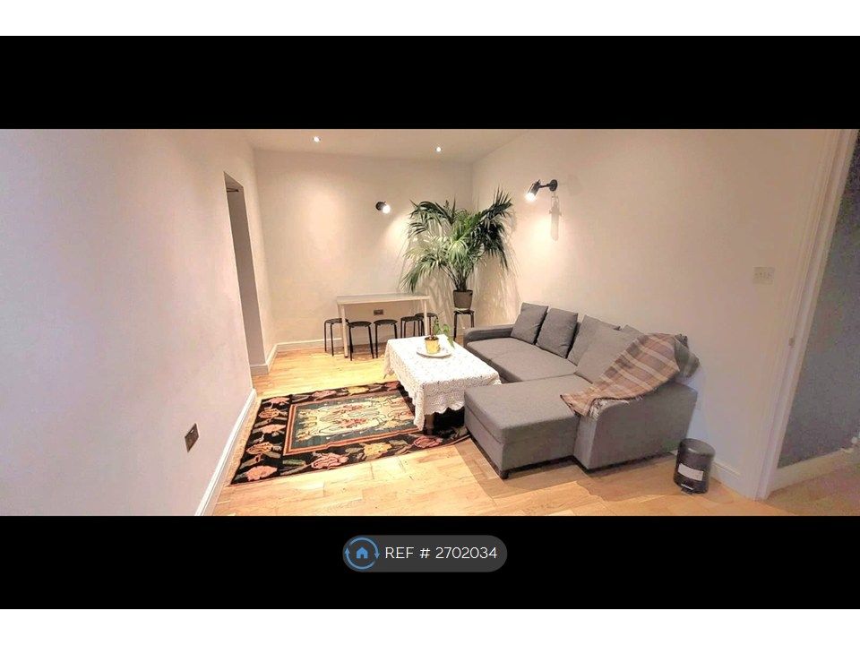 Property photo 1 of 23 Living Room