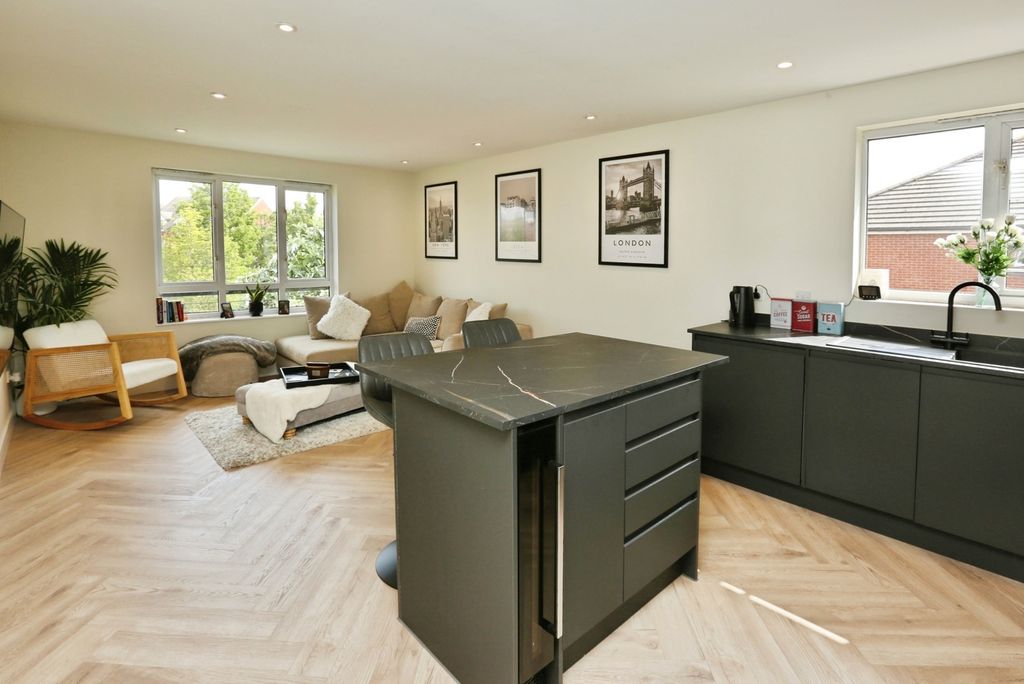 Property photo 2 of 16 Photo