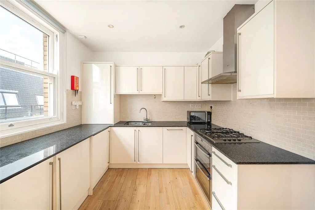 Property photo 3 of 18 Photo 5