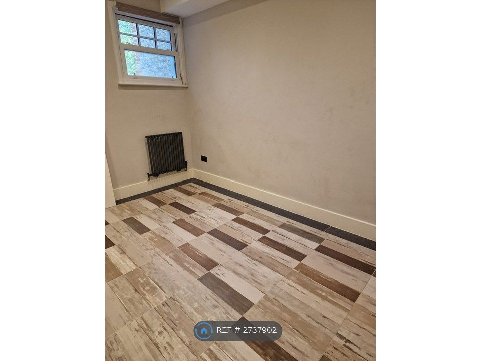 Property photo 1 of 13 Bedroom