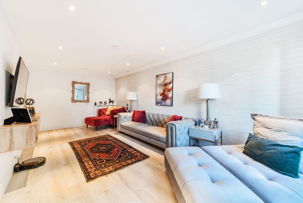 Property photo 2 of 13 1295064-14-682B77...