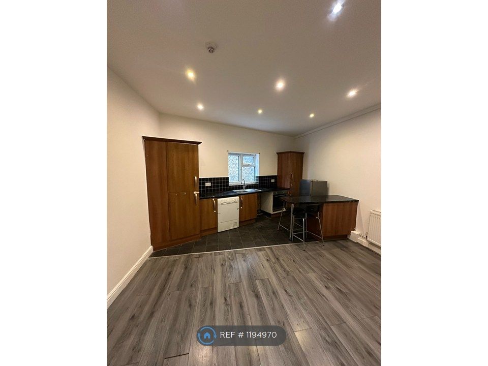 Property photo 2 of 6 Kitchen/Living Room