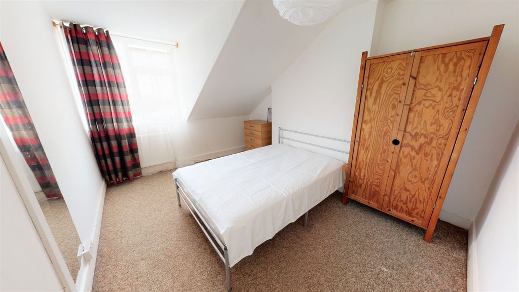 Property photo 2 of 5