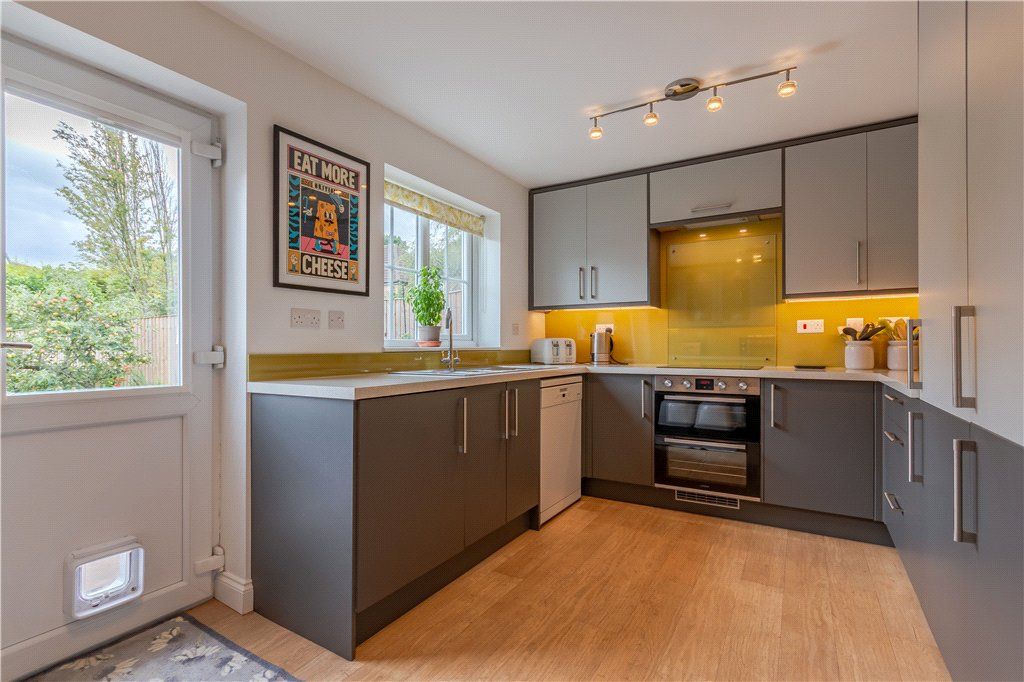 Property photo 3 of 25 Kitchen