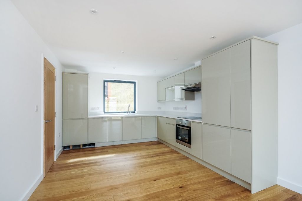 Property photo 2 of 6 Picture No. 11
