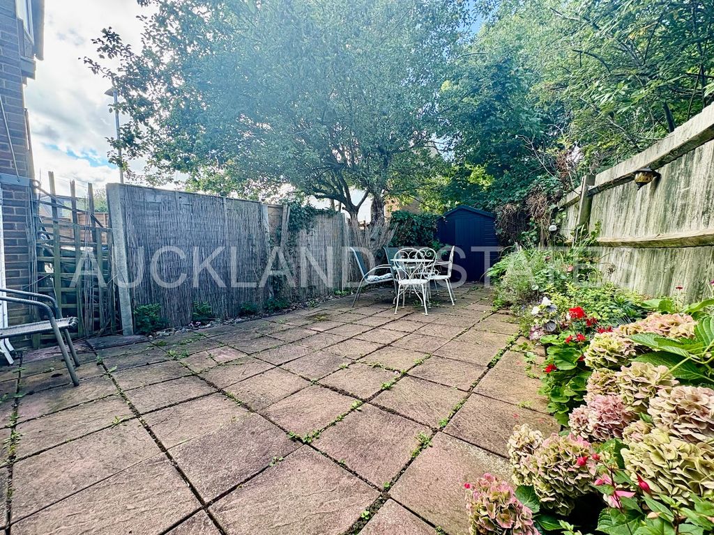 Property photo 2 of 12 Image00006-1758020409361