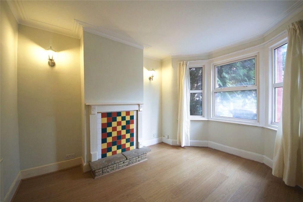 Property photo 3 of 16 Picture No. 12