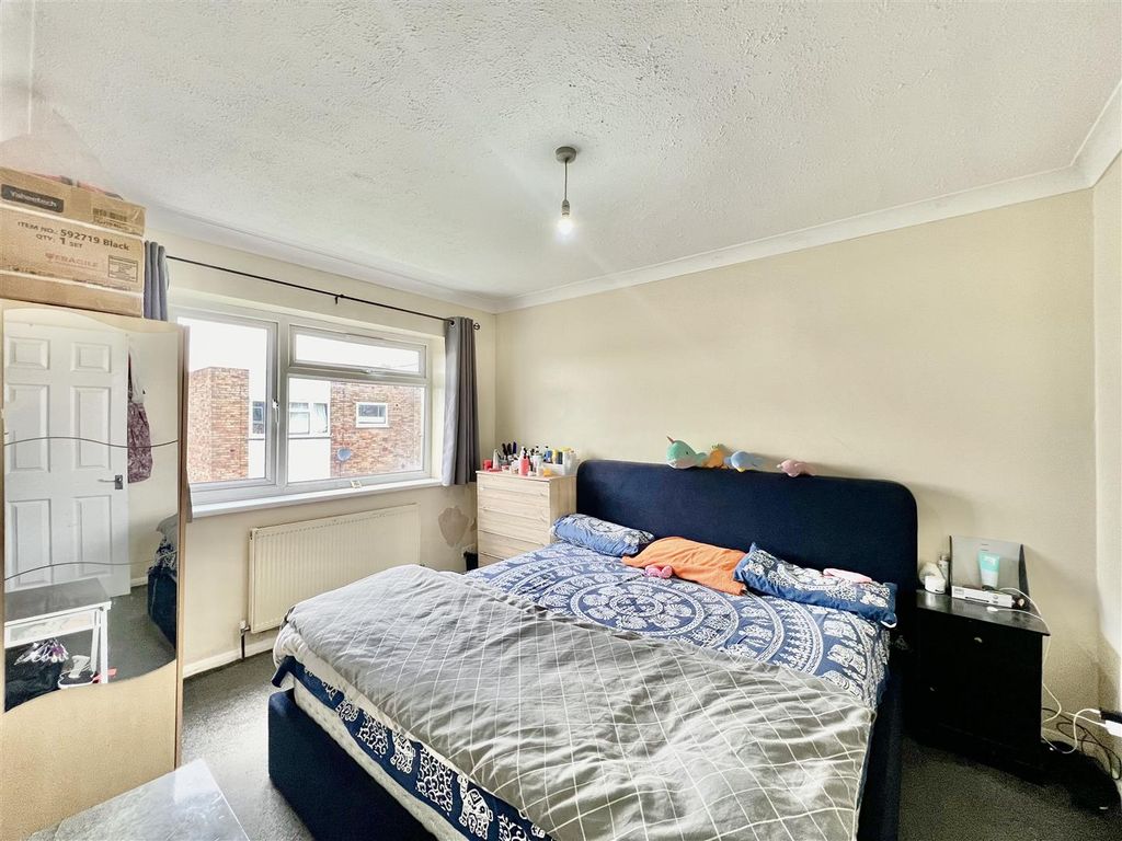 Property photo 2 of 6 Bedroom One