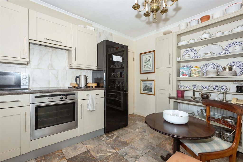 Property photo 2 of 10 Parham Rd_8.Jpg