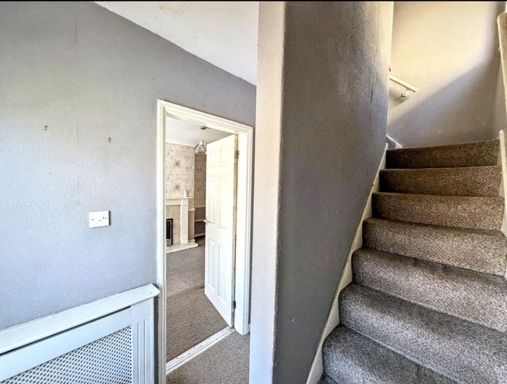 Property photo 2 of 32