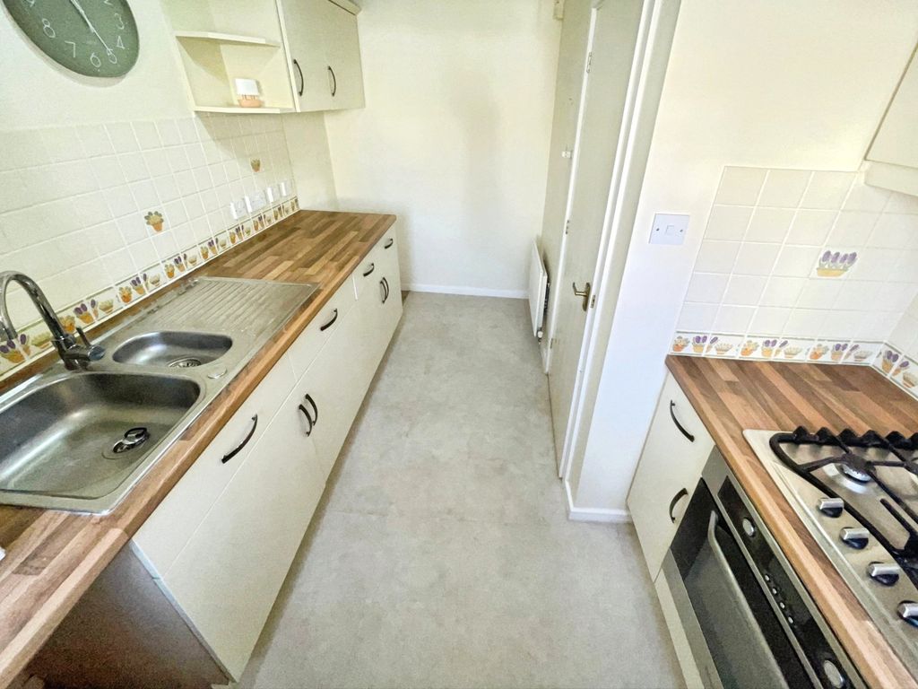 Property photo 3 of 21 Kitchen