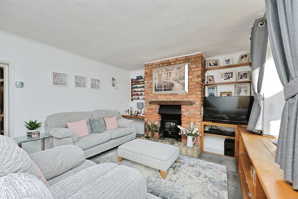 Property photo 2 of 18