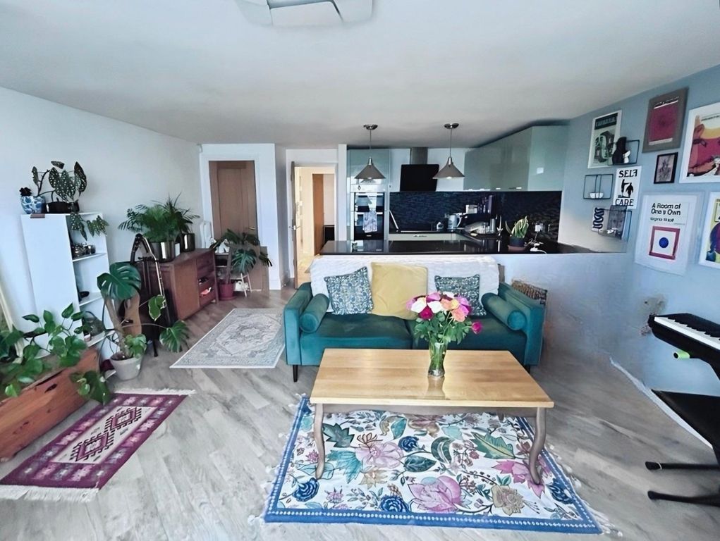 Property photo 3 of 9 Pbox-Img.Jpg