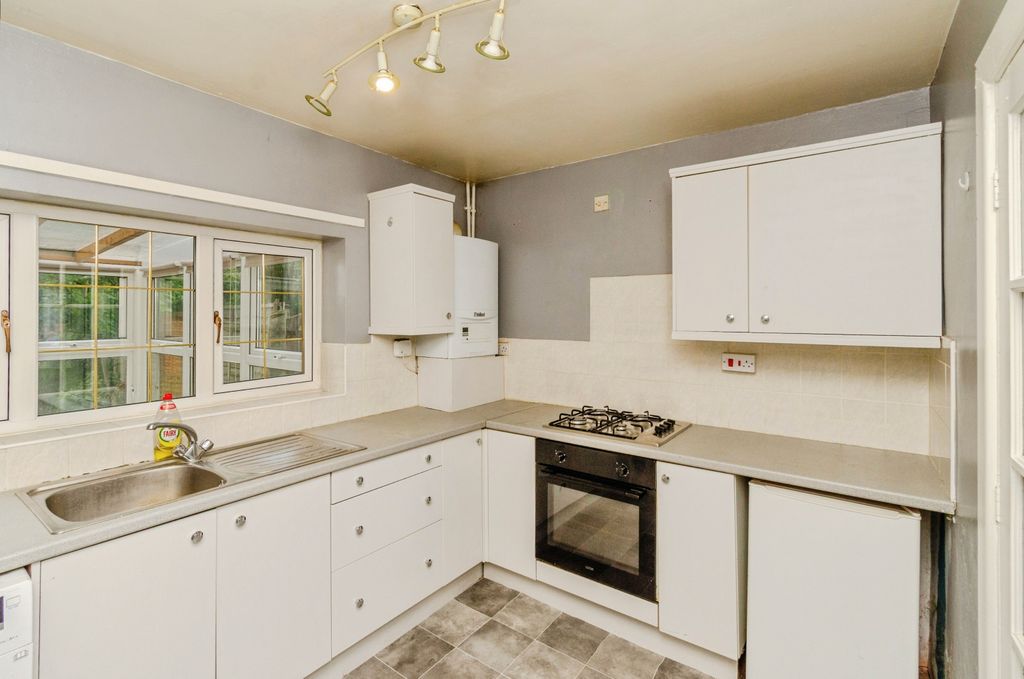 Property photo 3 of 20 Kitchen