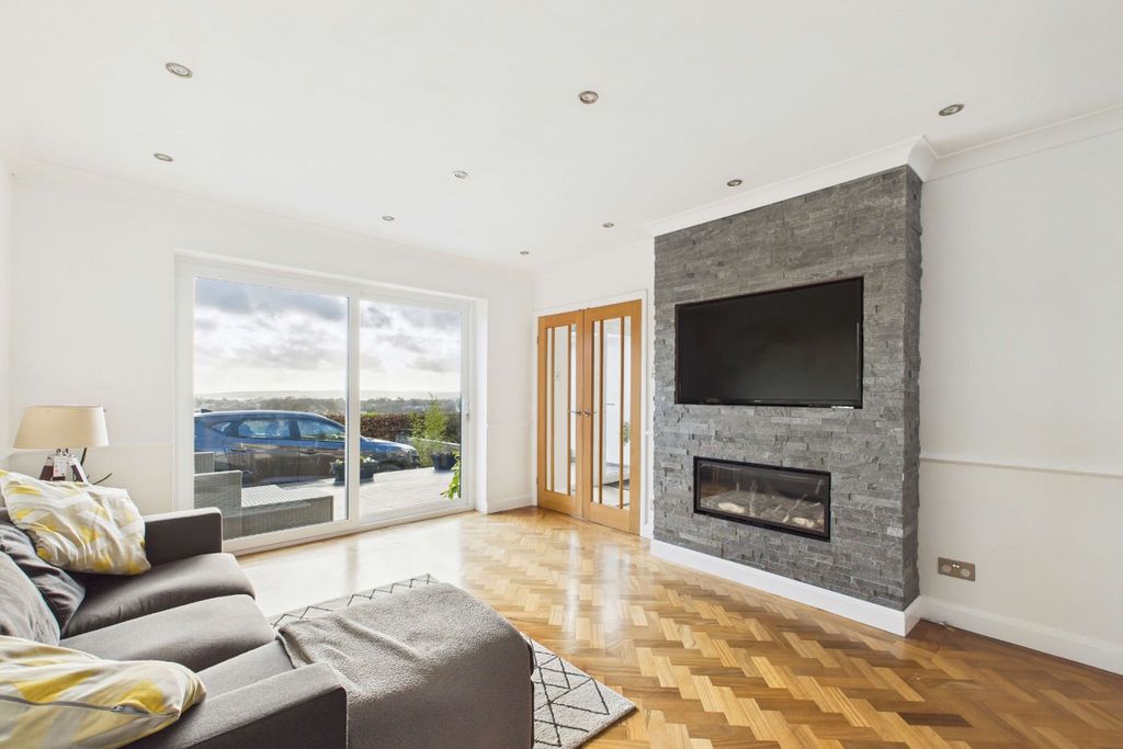 Property photo 3 of 36