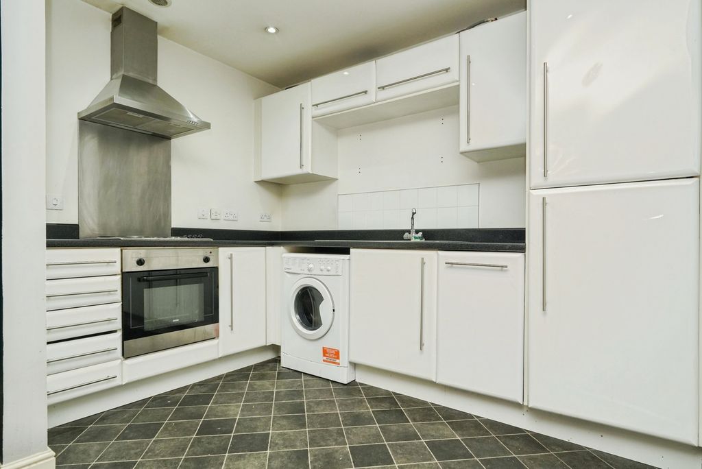 Property photo 2 of 10 Kitchen