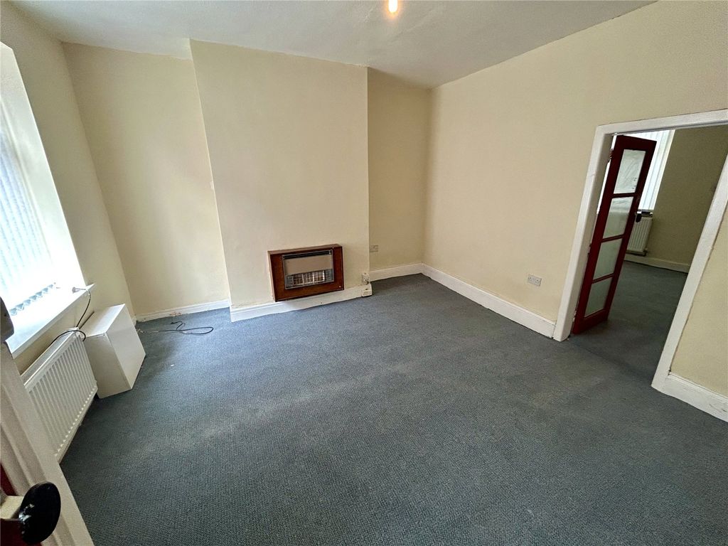 Property photo 3 of 18 Living Room