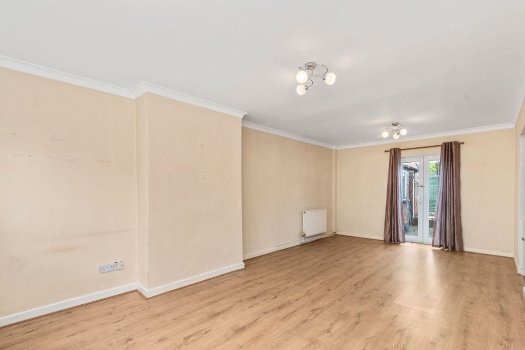 Property photo 3 of 25