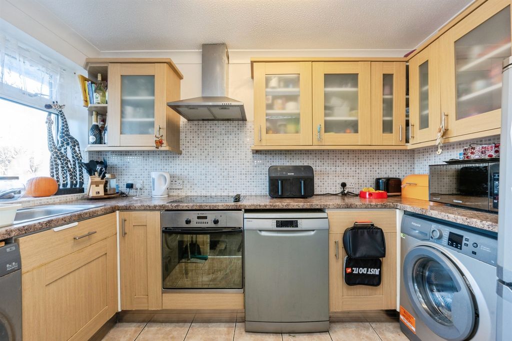 Property photo 2 of 20