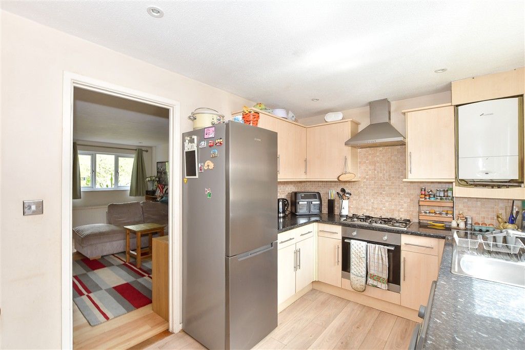 Property photo 3 of 11 Kitchen