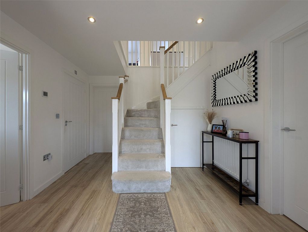 Property photo 3 of 27 Picture No. 32