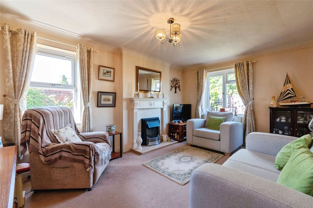 Property photo 2 of 10 Lounge