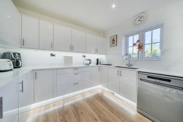 Property photo 2 of 30 Kitchen