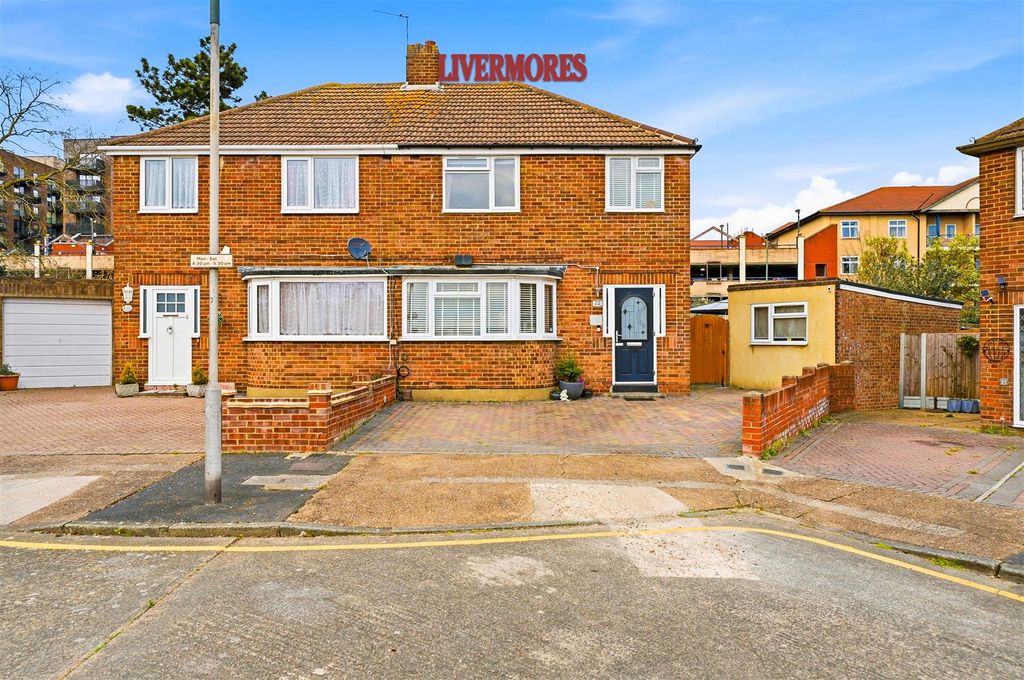 Property photo 1 of 21 External