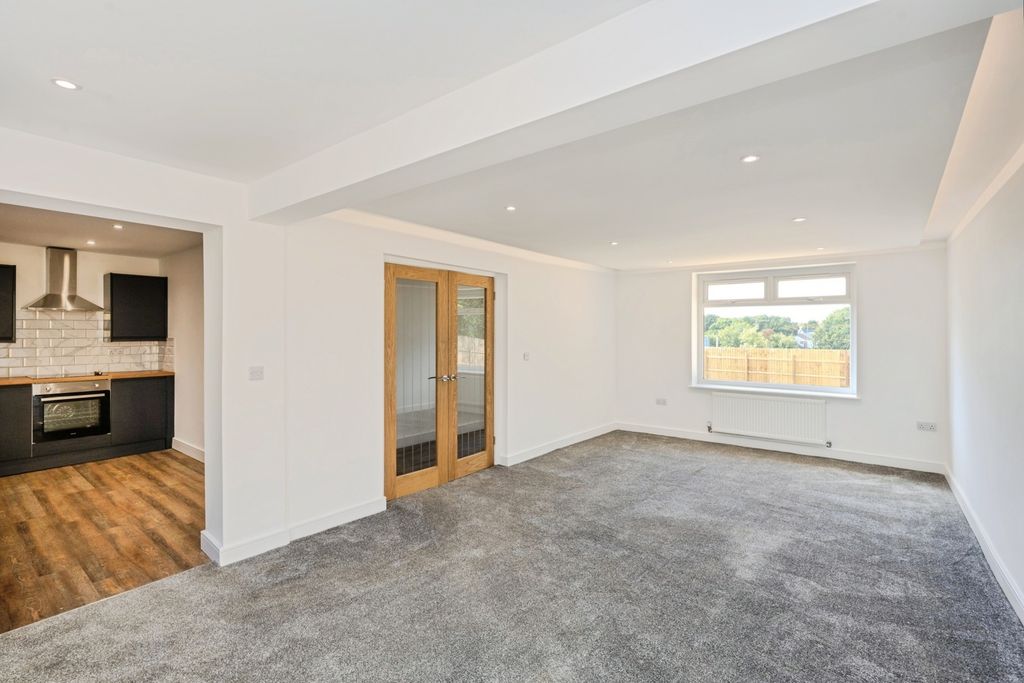 Property photo 2 of 17 Photo