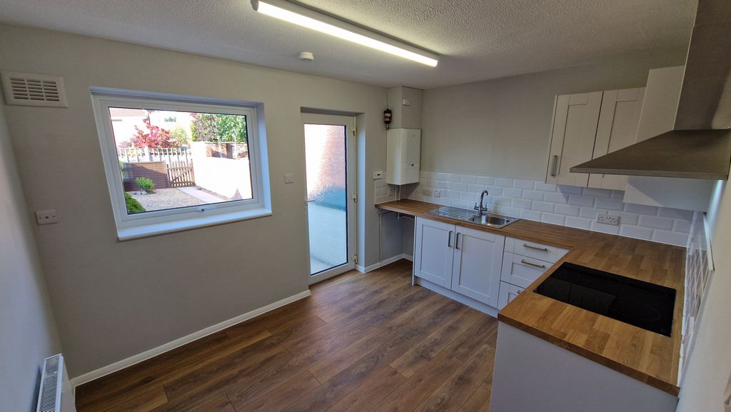 Property photo 3 of 9 Kitchen