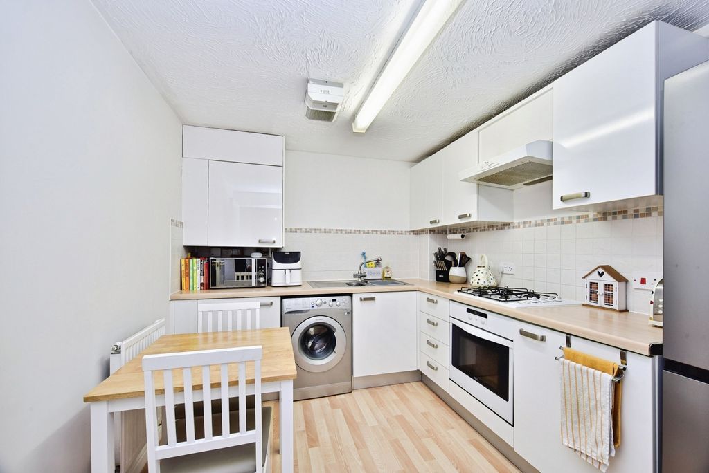 Property photo 3 of 17 Photo