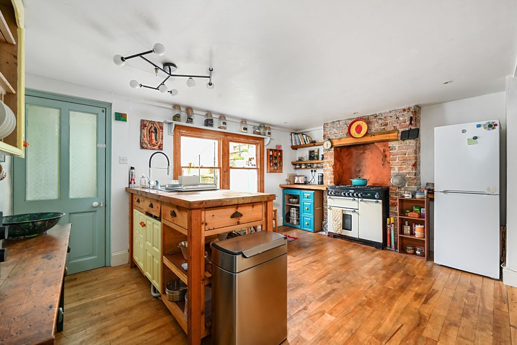 Property photo 3 of 36