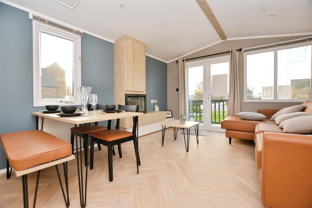 Property photo 2 of 12 Living Room