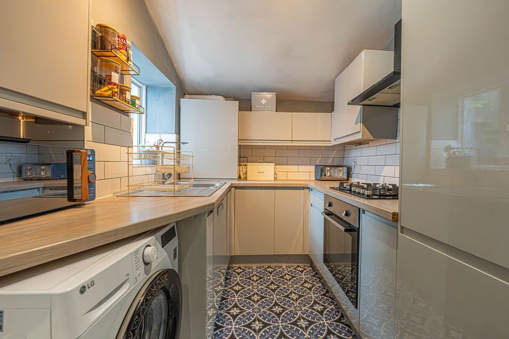 Property photo 2 of 35