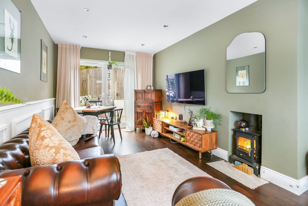 Property photo 2 of 23