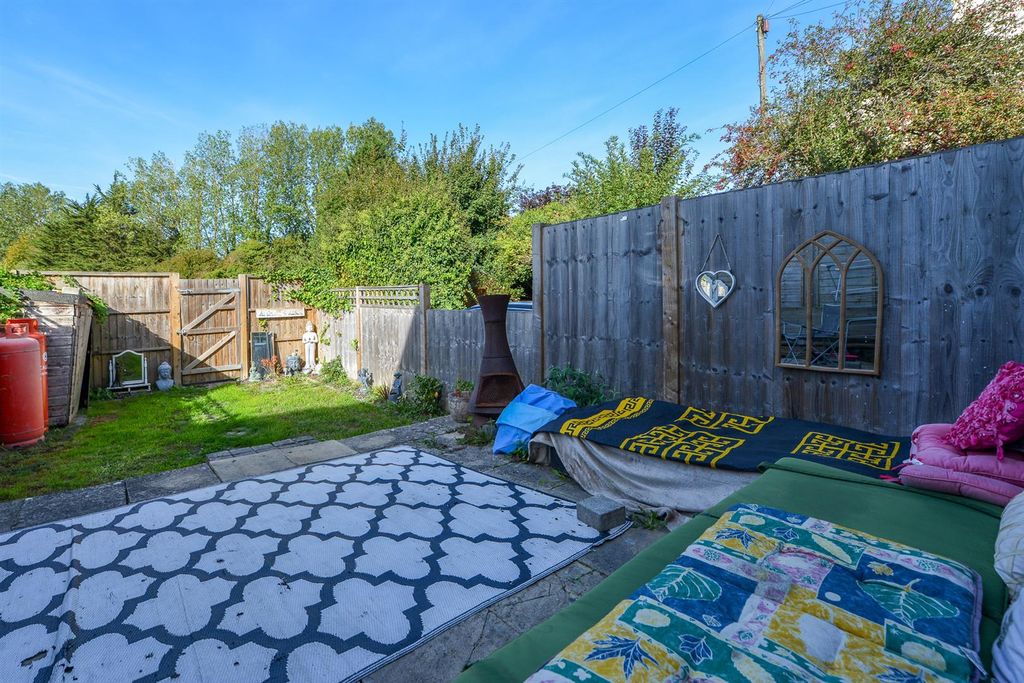 Property photo 2 of 14 Garden..Jpg
