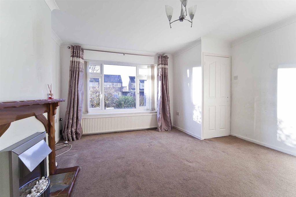 Property photo 3 of 25