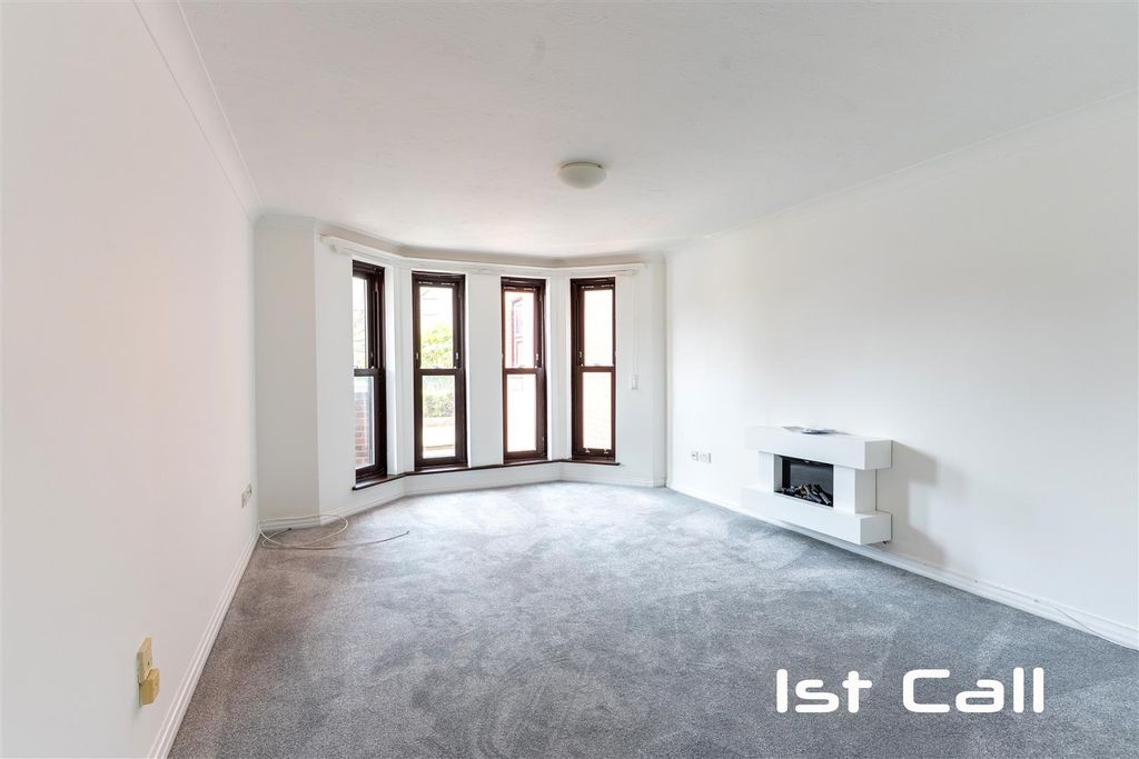 Property photo 2 of 10 Lounge