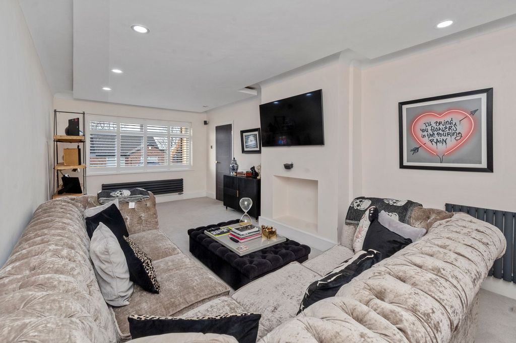 Property photo 3 of 45