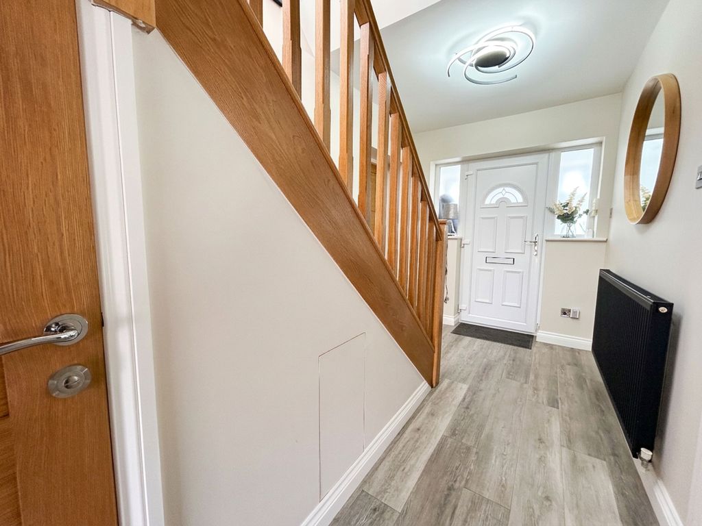 Property photo 2 of 28