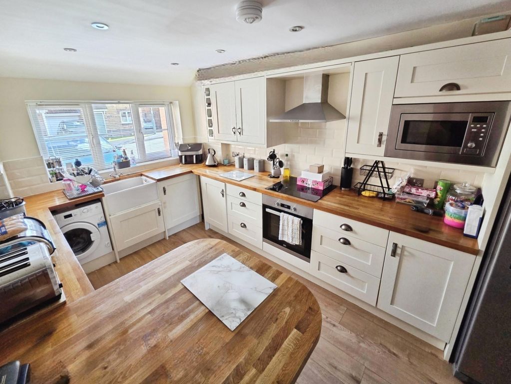 Property photo 2 of 14 Pbox-Kitchen-335026.Jpg