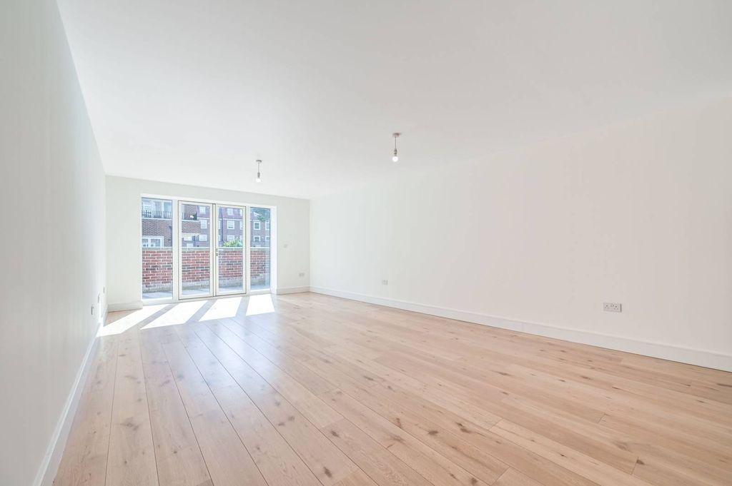 Property photo 2 of 21