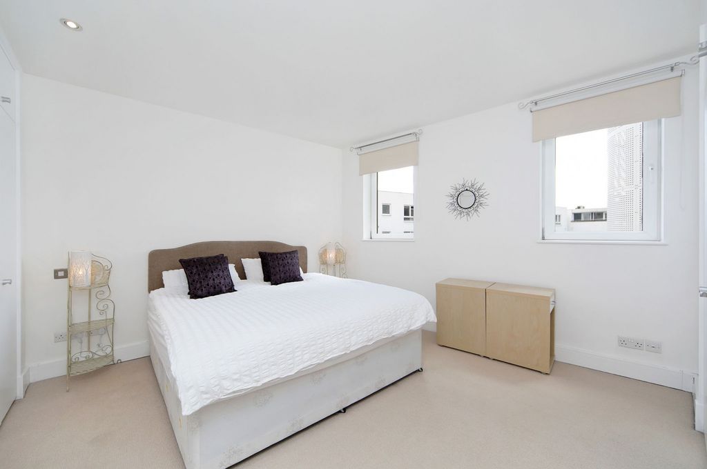 Property photo 3 of 6 Bedroom