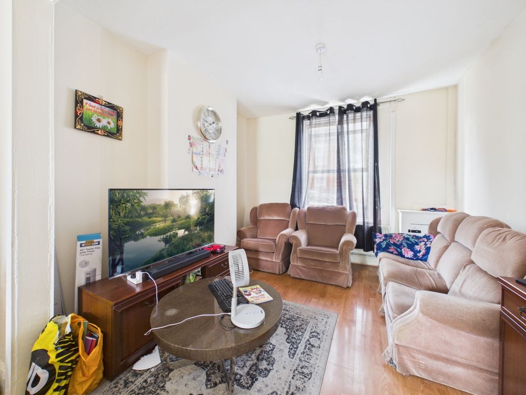 Property photo 2 of 8 Cam01740G0-Pr0576-Still003